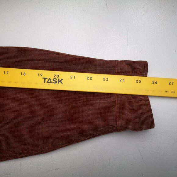 Royal Robbins Men's Size Medium Textured Rust Colored Button Front Shirt - Picture 8 of 9